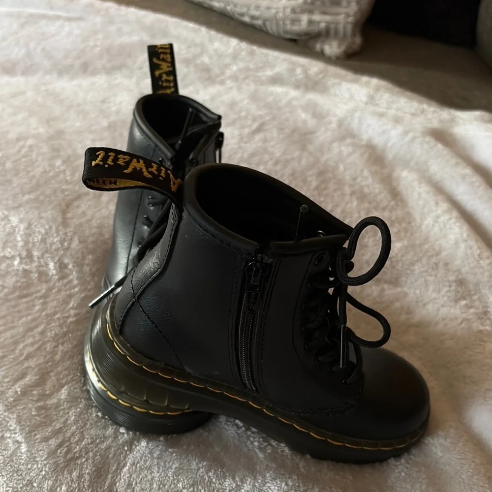 Gently Loved Dr Martens Jr Zavala Combat Leather Boots Unisex